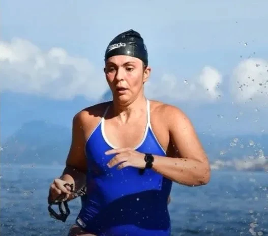 Beatriz no cartão de resultados da Navegantes.