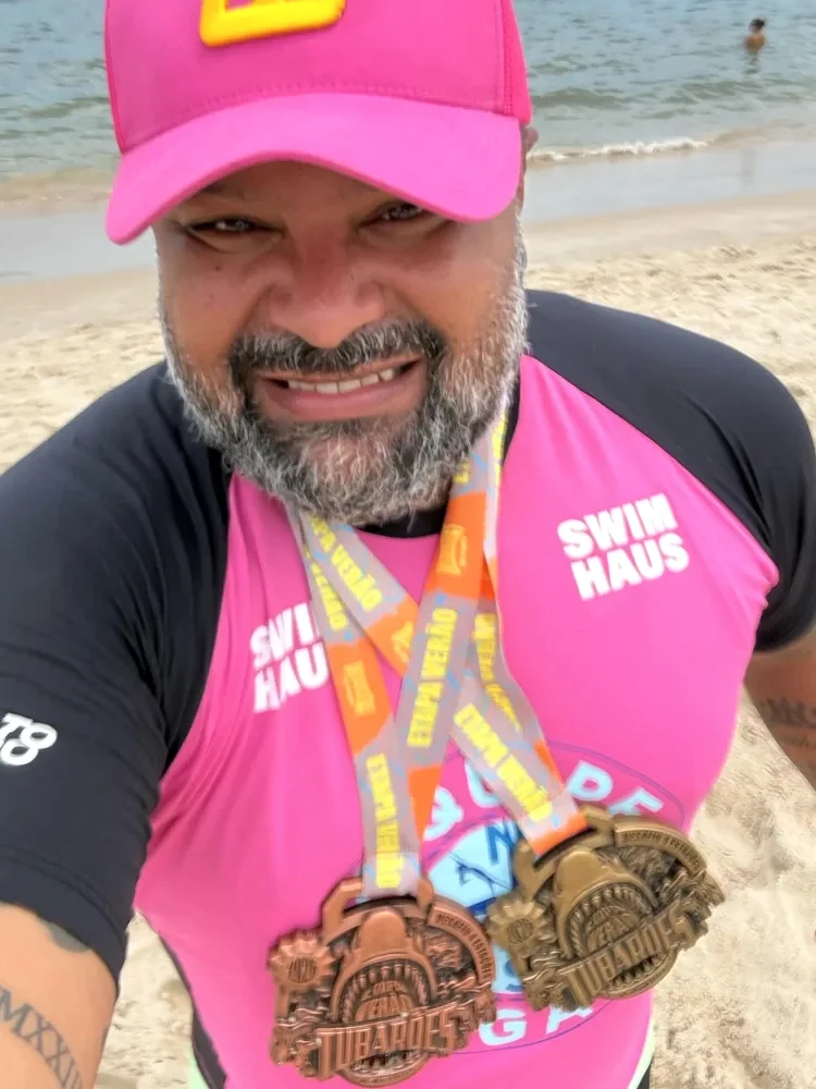 Edson com a medalha de bronze.