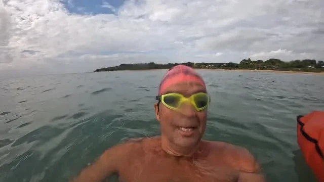 Márcio em treino no mar da Bahia, em janeiro de 2026.